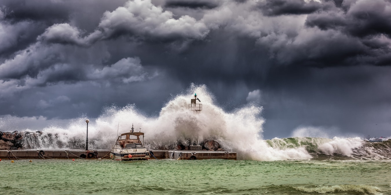 Big Waves Dark Cloud